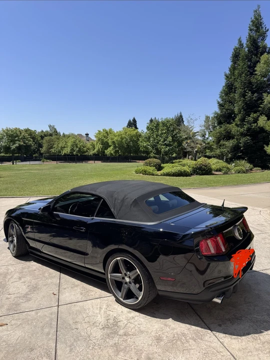 2010 Ford S197 Mustang - Image 2 of 10