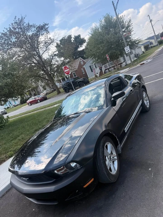 2010 Ford S197 Mustang - Image 2 of 7