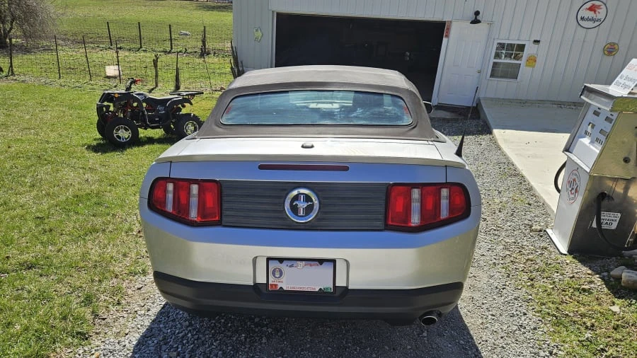 2010 Ford S197 Mustang - Image 3 of 11