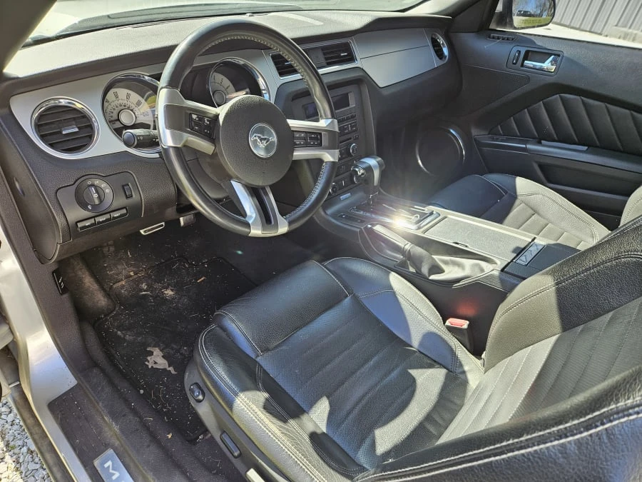 2010 Ford S197 Mustang - Image 5 of 11