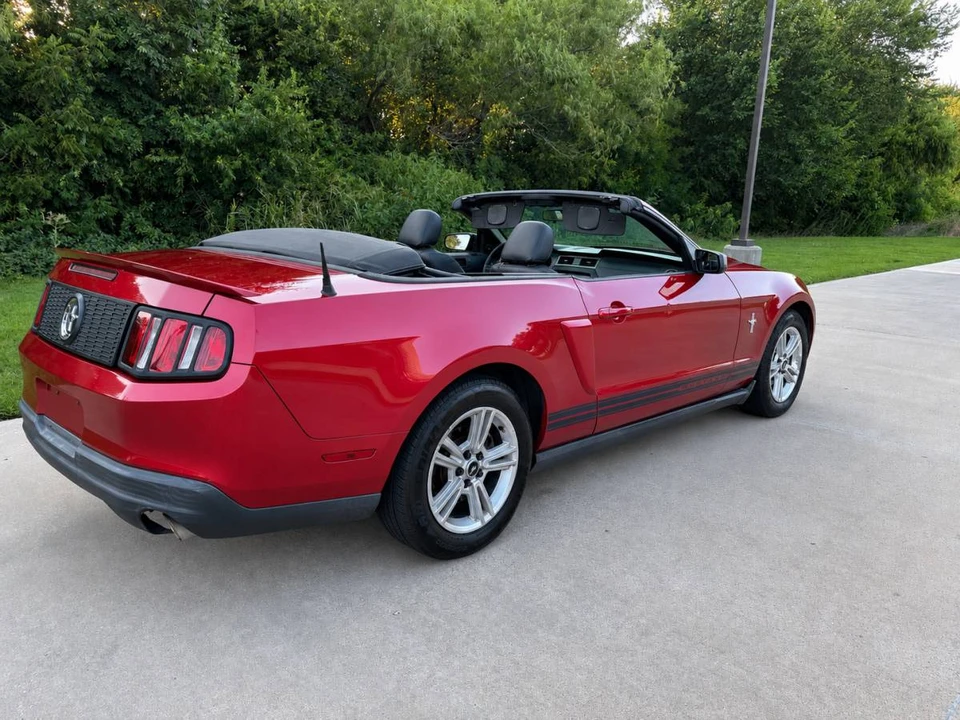 2010 Ford S197 Mustang - Image 10 of 20