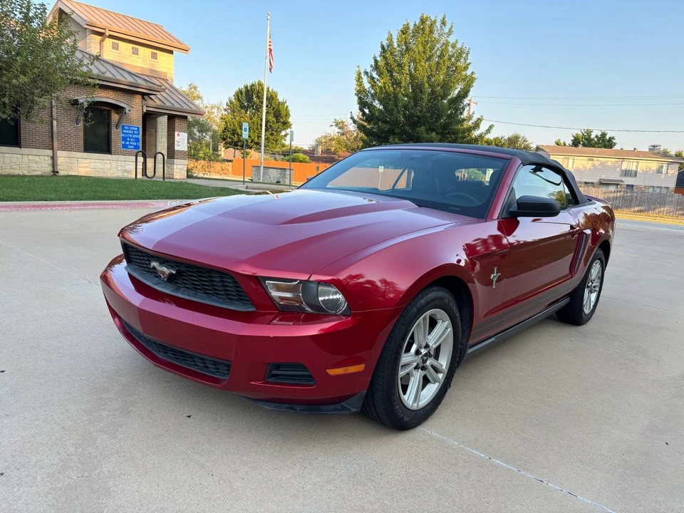 2010 Ford S197 Mustang - Image 2 of 20