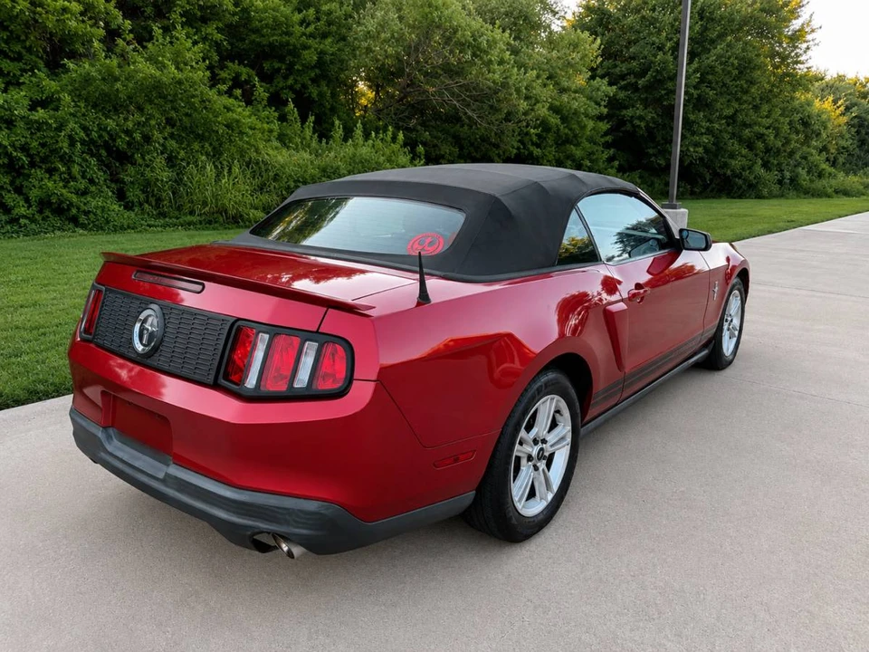 2010 Ford S197 Mustang - Image 9 of 20