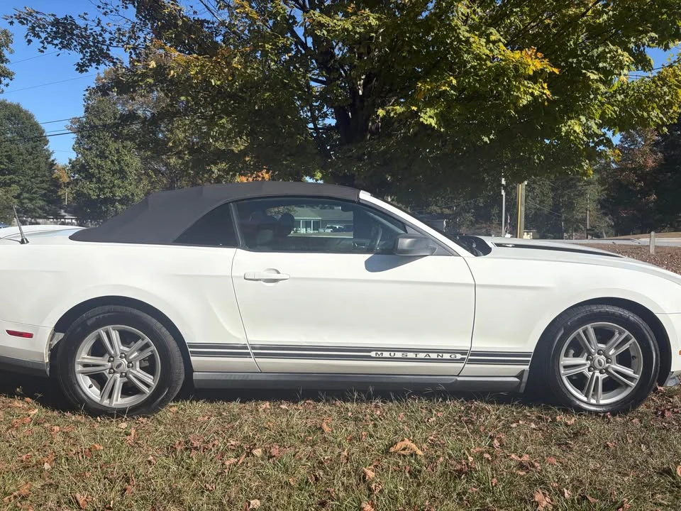 2010 Ford S197 Mustang - Image 4 of 16