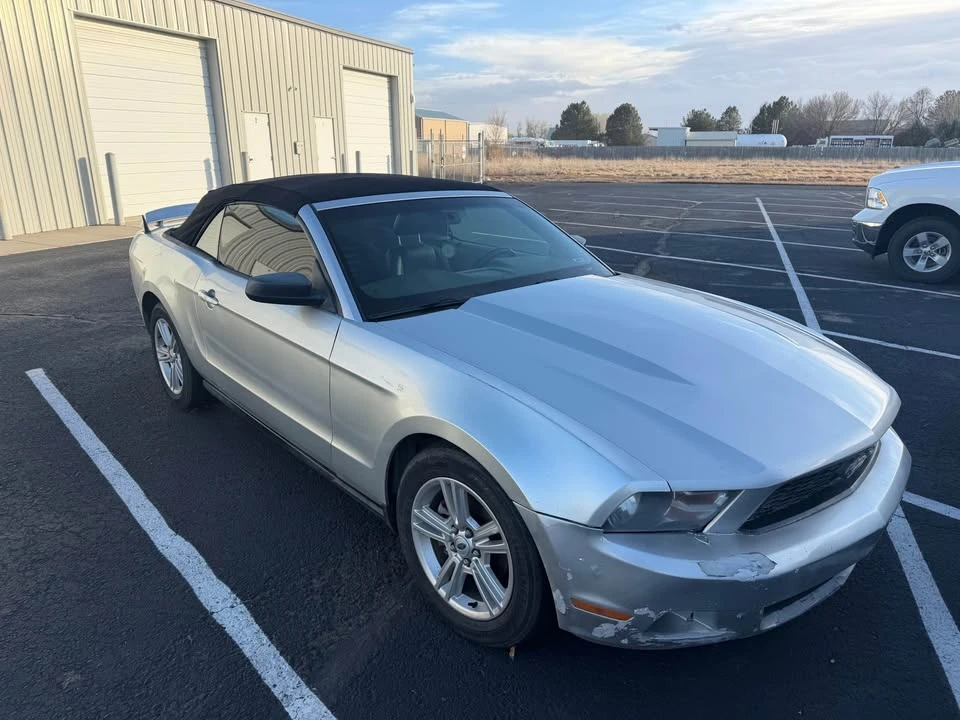 2010 Ford S197 Mustang - Image 2 of 12