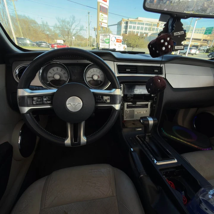 2010 Ford S197 Mustang - Image 8 of 10