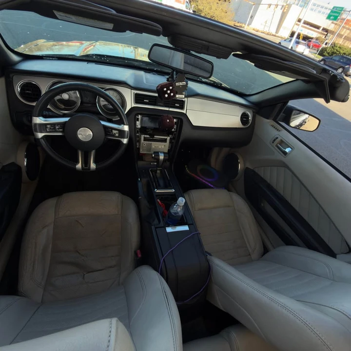 2010 Ford S197 Mustang - Image 7 of 10
