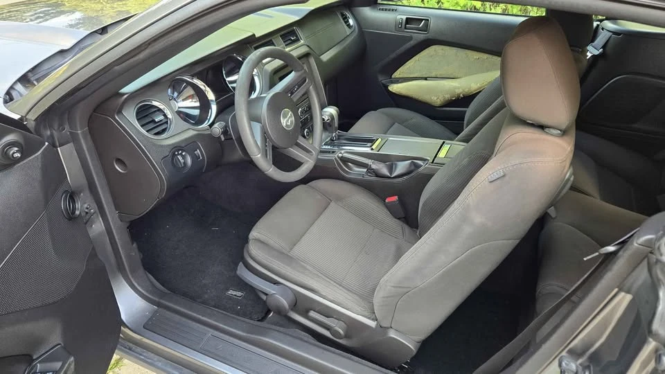 2010 Ford S197 Mustang - Image 11 of 20
