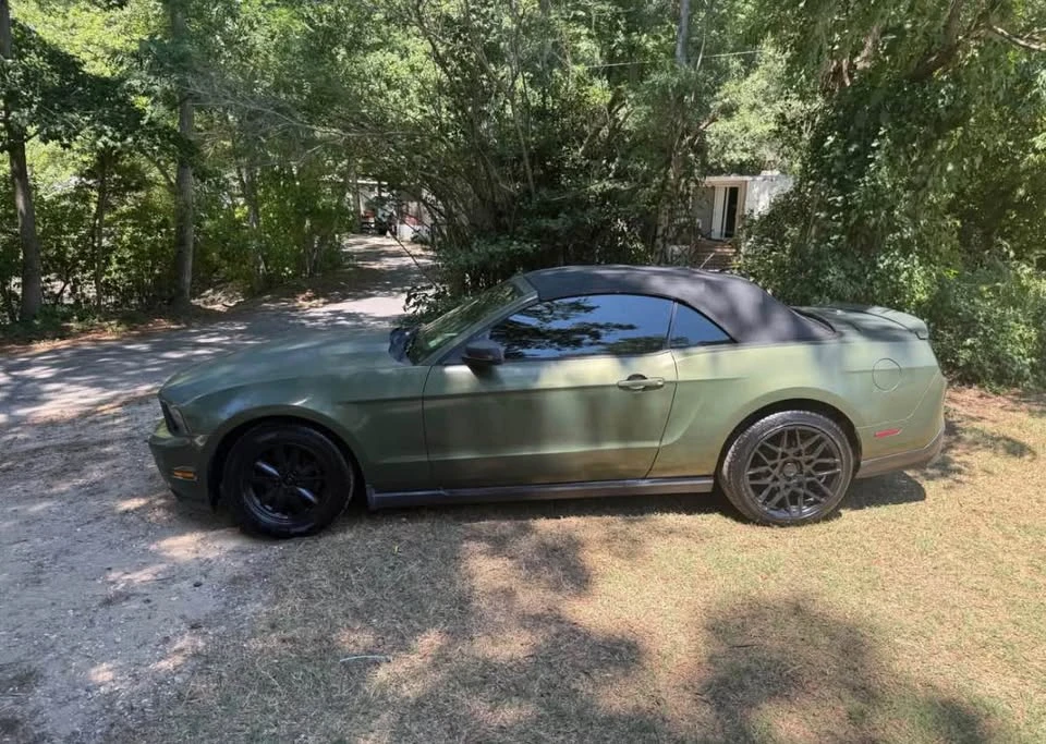 2010 Ford S197 Mustang - Image 2 of 5