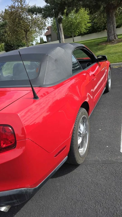 2010 Ford S197 Mustang - Image 2 of 6