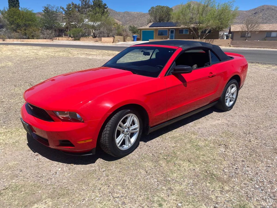 2010 Ford S197 Mustang - Image 2 of 9