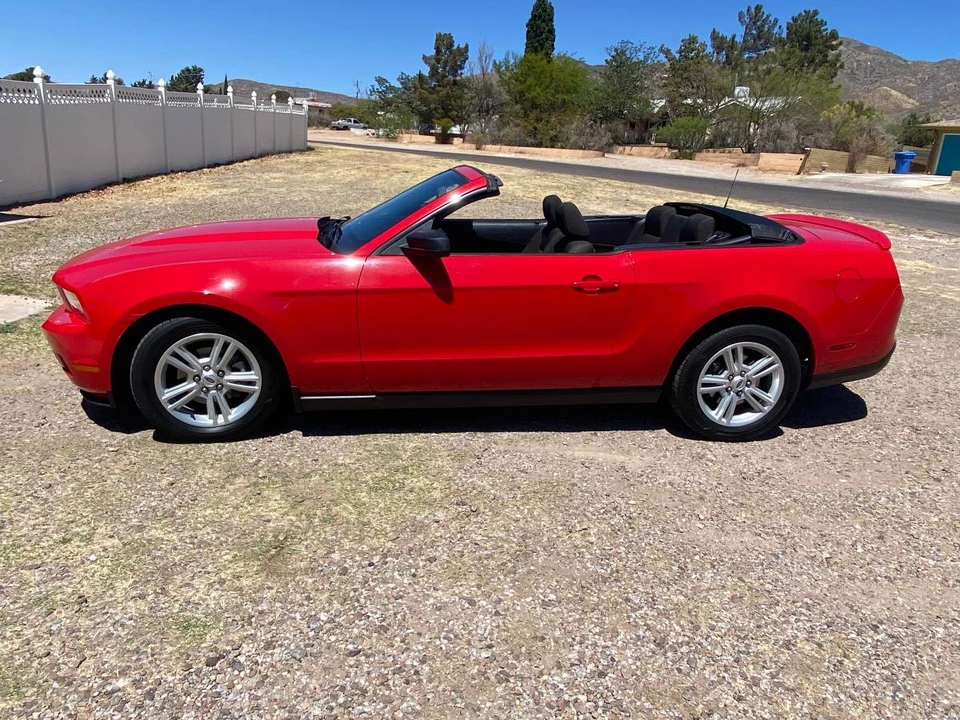 2010 Ford S197 Mustang - Image 3 of 9