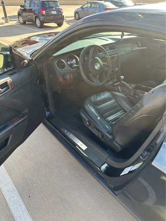 2010 Ford S197 Mustang - Image 15 of 17