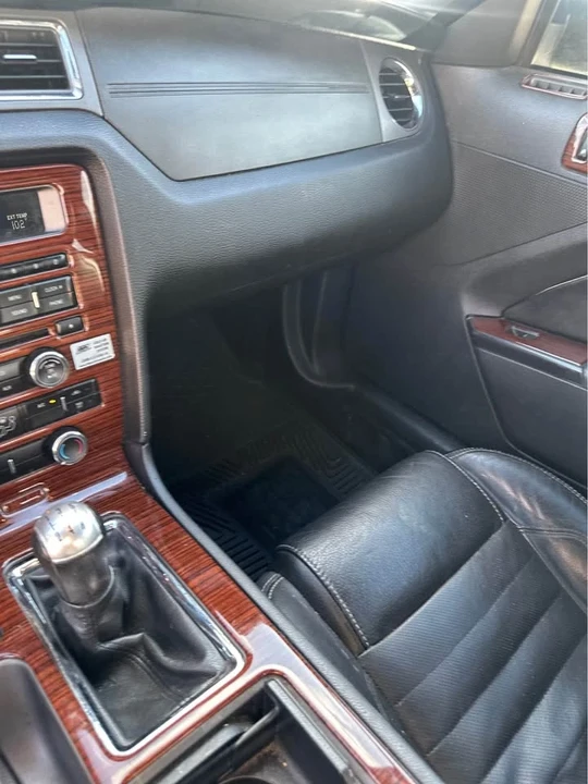2010 Ford S197 Mustang - Image 10 of 17