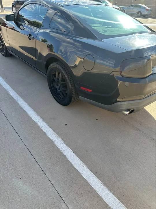 2010 Ford S197 Mustang - Image 2 of 17