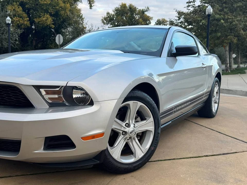 2010 Ford S197 Mustang - Image 9 of 19
