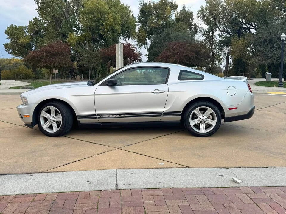 2010 Ford S197 Mustang - Image 2 of 19
