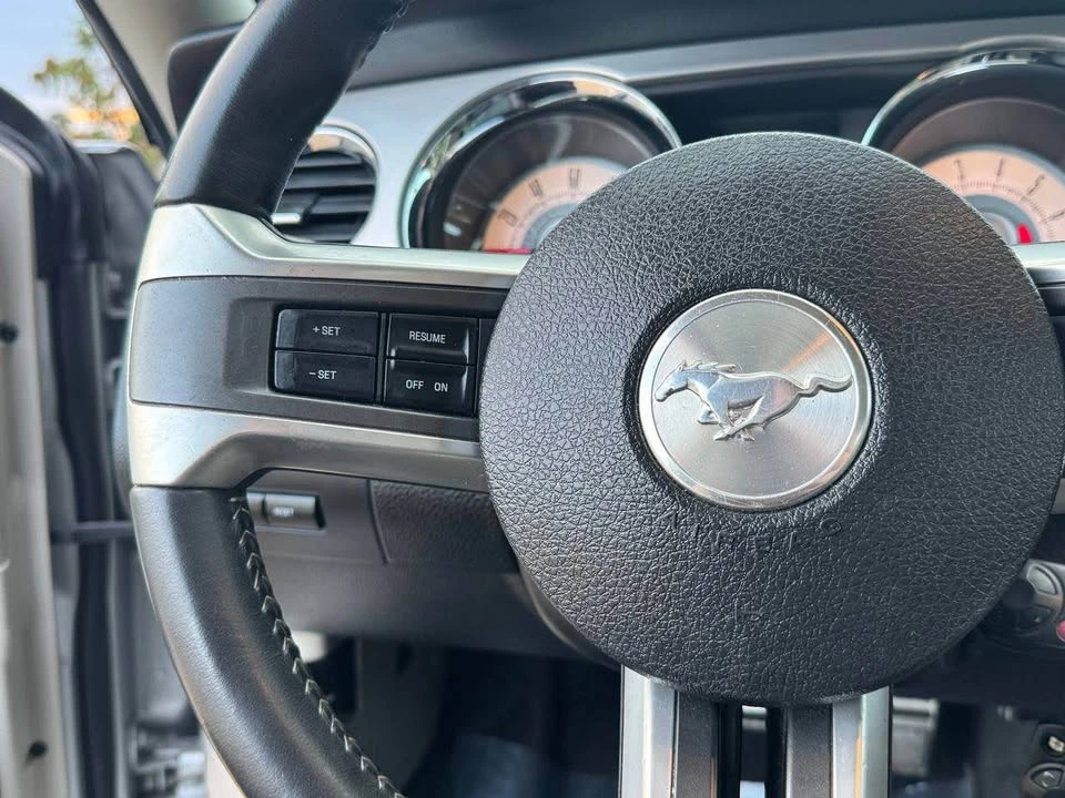 2010 Ford S197 Mustang - Image 15 of 19
