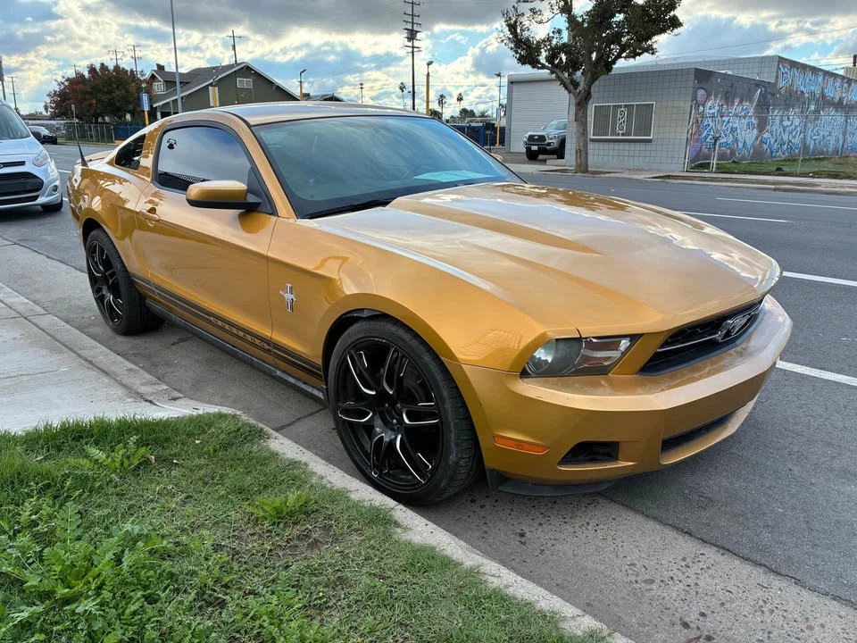2010 Ford S197 Mustang - Image 6 of 16