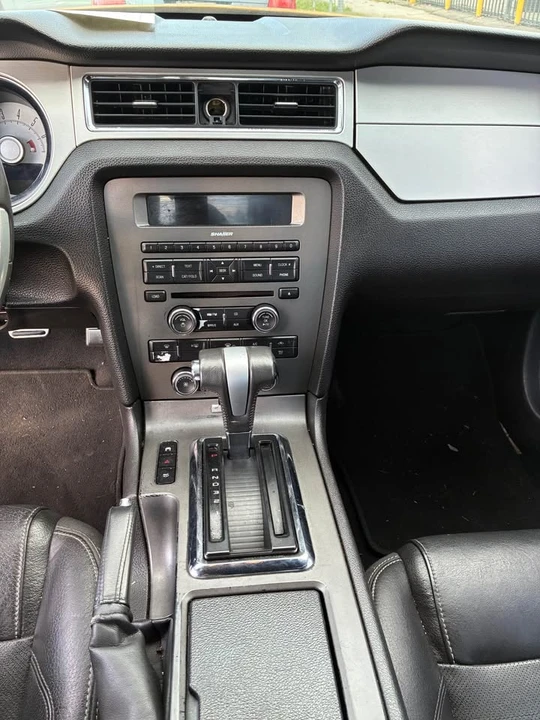 2010 Ford S197 Mustang - Image 11 of 16
