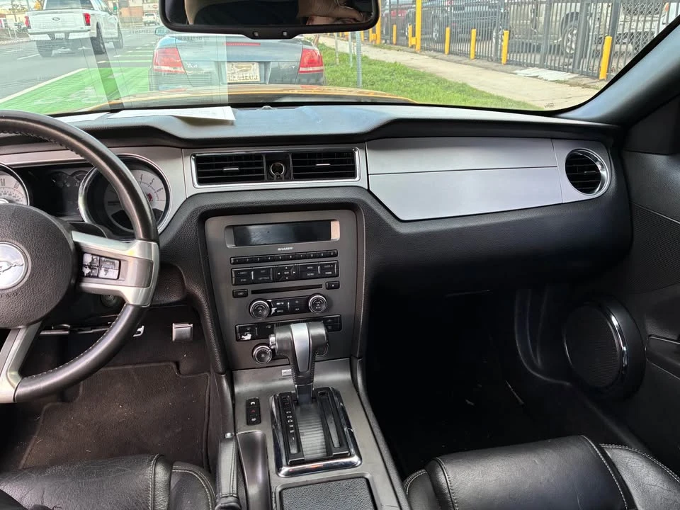 2010 Ford S197 Mustang - Image 10 of 16