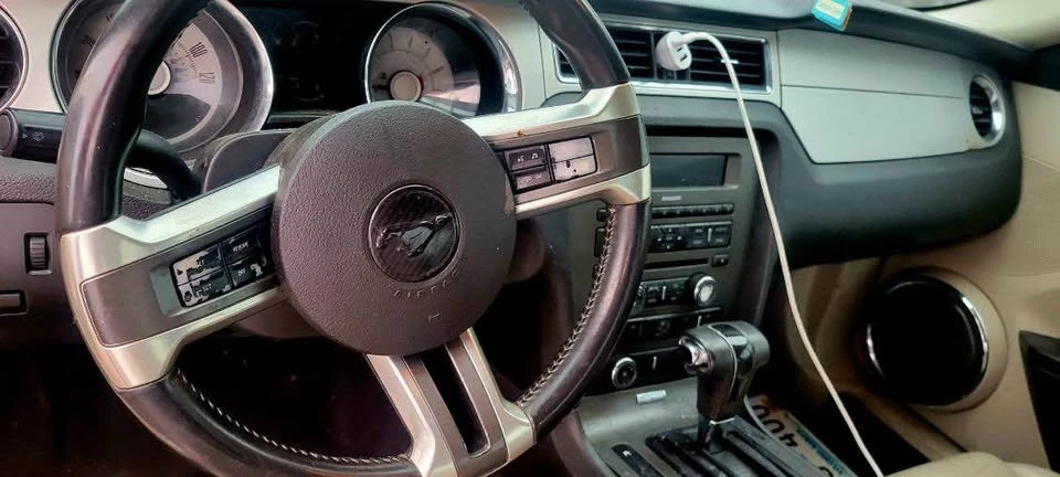 2010 Ford S197 Mustang - Image 10 of 16