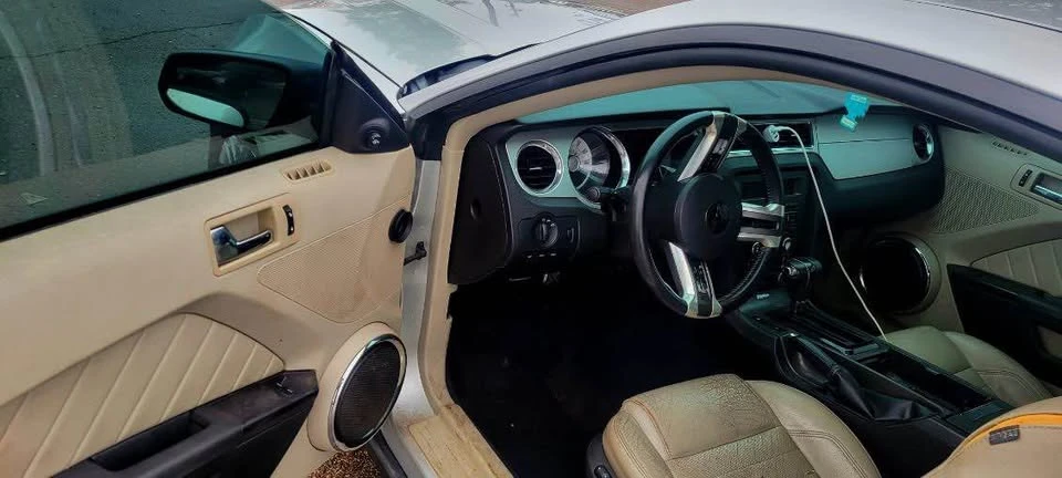 2010 Ford S197 Mustang - Image 12 of 16