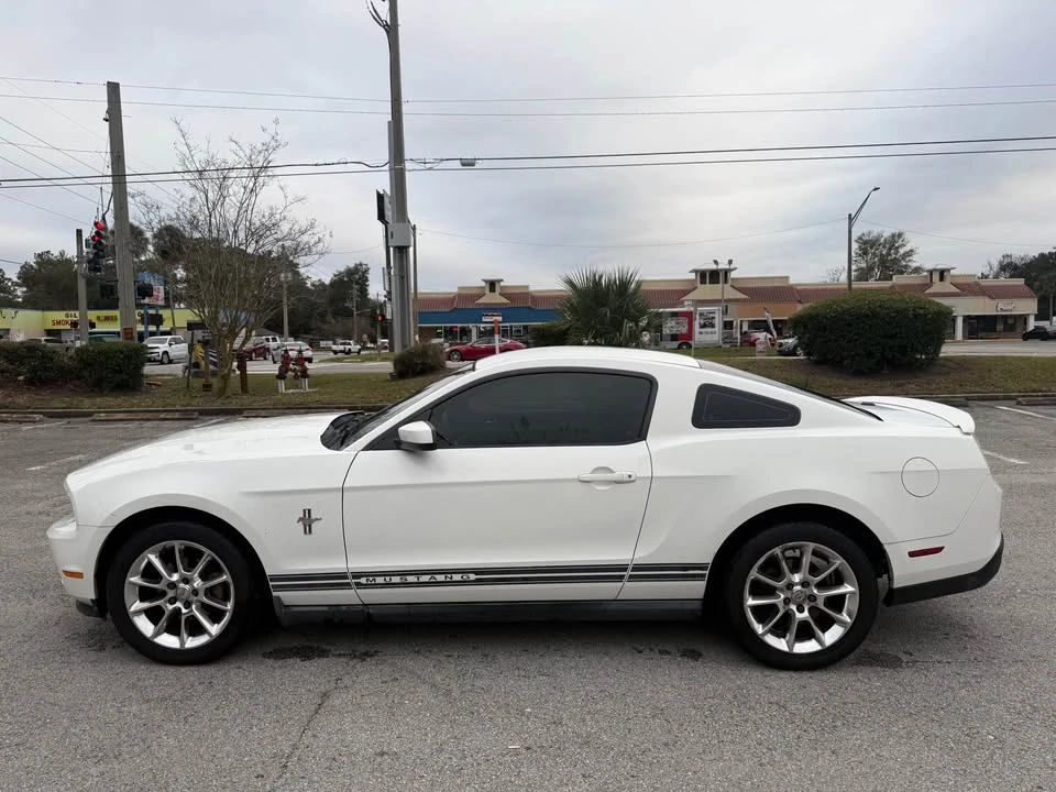 2010 Ford S197 Mustang - Image 9 of 10