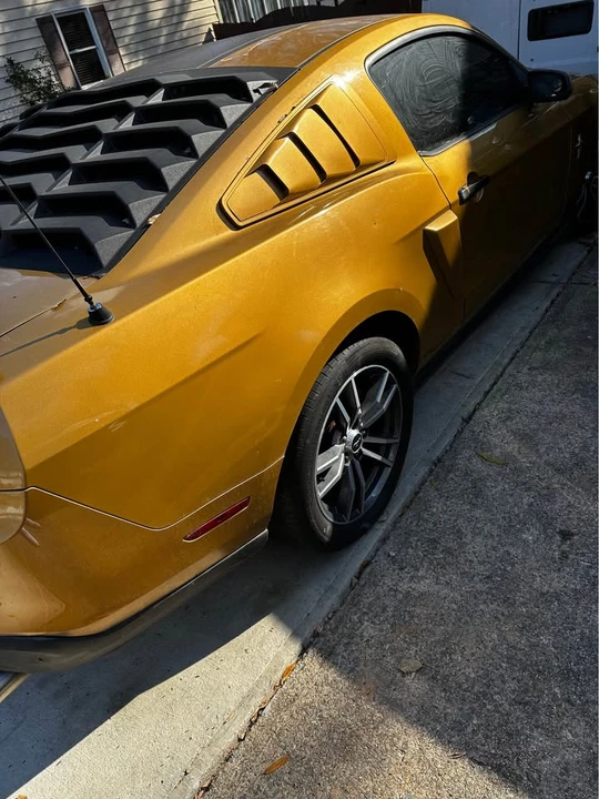 2010 Ford S197 Mustang - Image 3 of 4