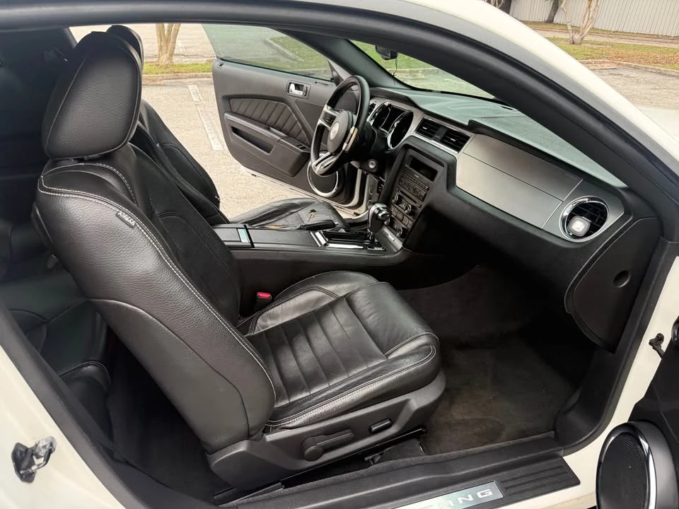 2010 Ford S197 Mustang - Image 2 of 10