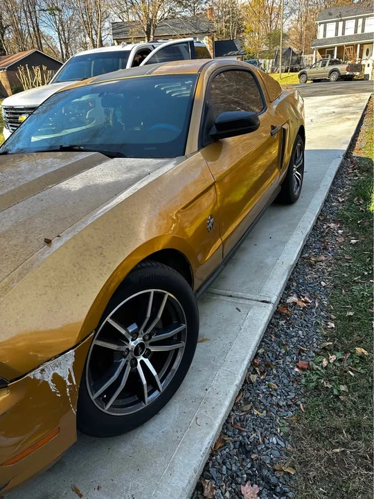 2010 Ford S197 Mustang - Image 2 of 4