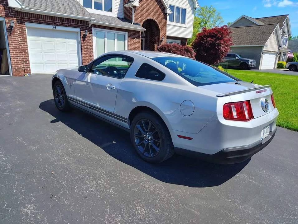2010 Ford S197 Mustang - Image 12 of 19
