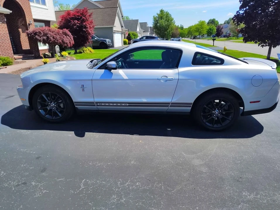 2010 Ford S197 Mustang - Image 14 of 19