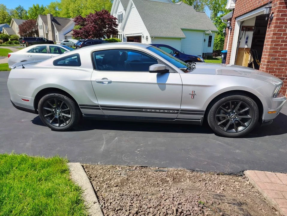 2010 Ford S197 Mustang - Image 2 of 19