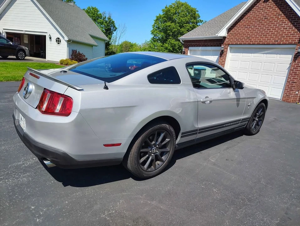 2010 Ford S197 Mustang - Image 11 of 19