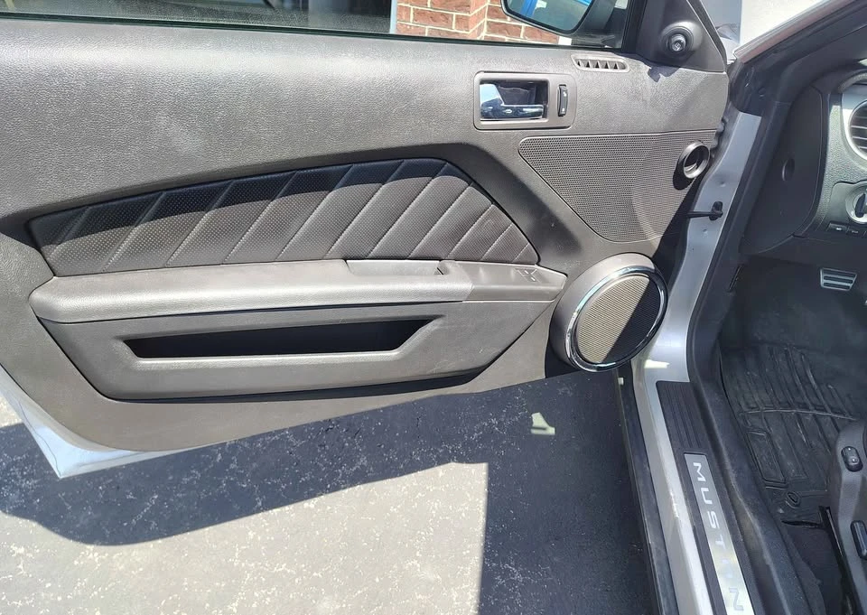 2010 Ford S197 Mustang - Image 18 of 19
