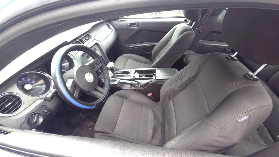 2010 Ford S197 Mustang - Image 8 of 11