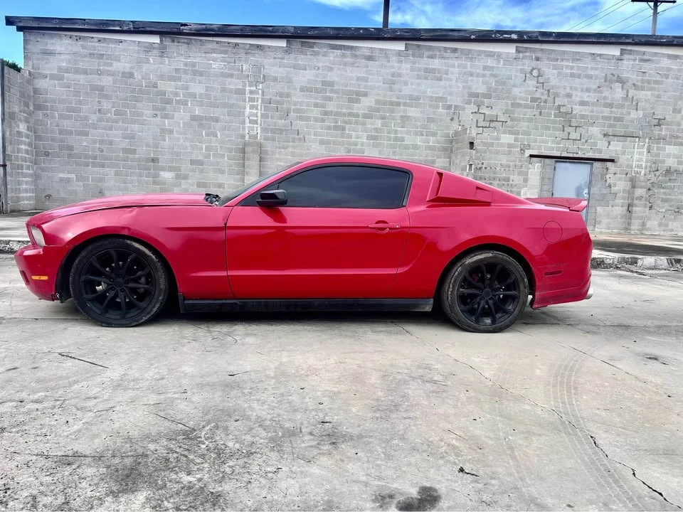 2010 Ford S197 Mustang - Image 2 of 5