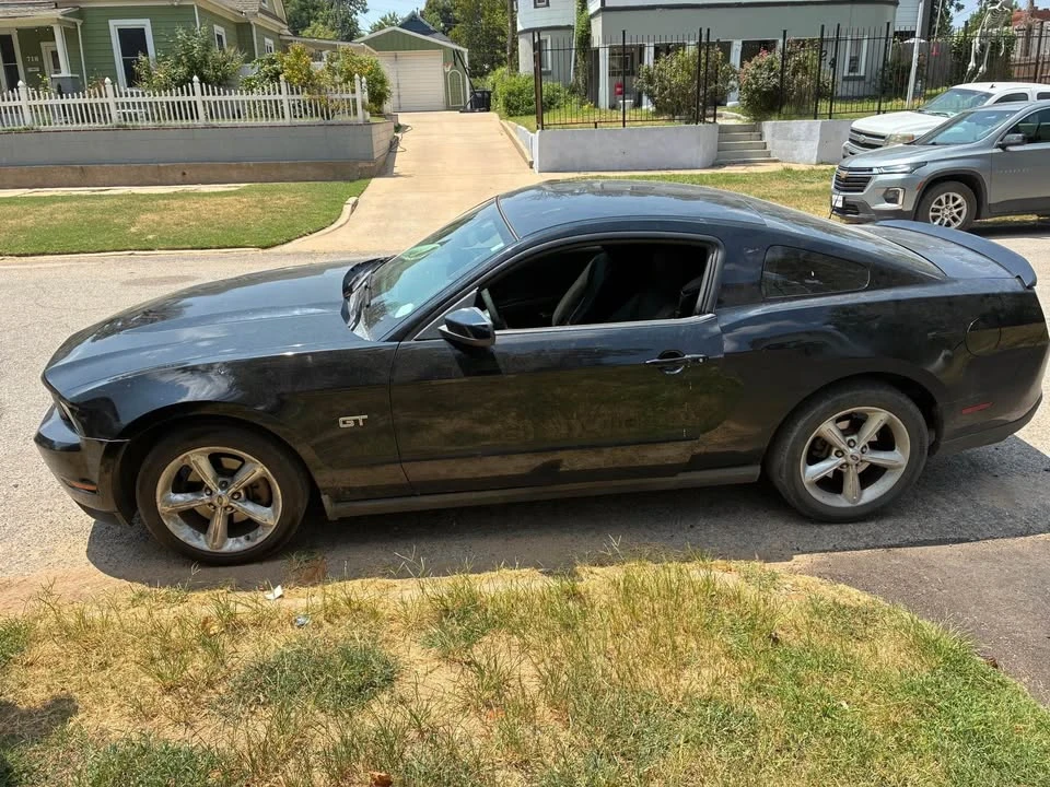 2010 Ford S197 Mustang - Image 2 of 5