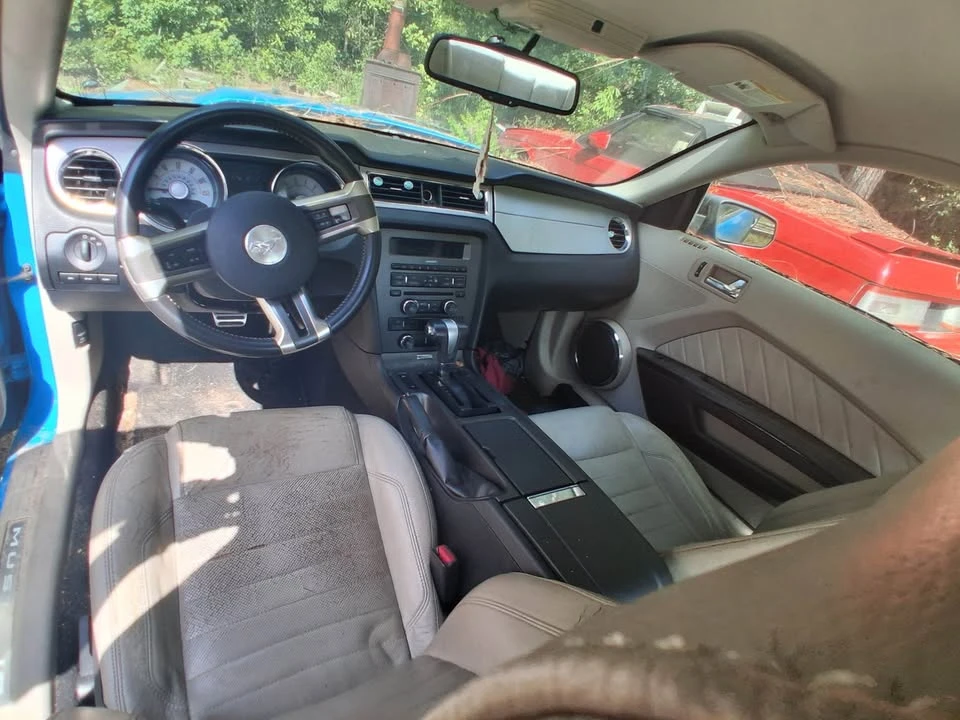2010 Ford S197 Mustang - Image 8 of 10