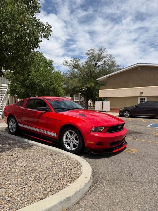 2010 Ford S197 Mustang - Image 2 of 8