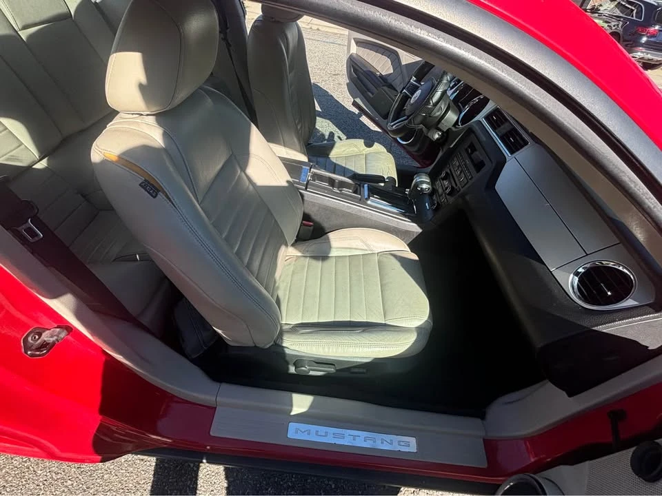 2010 Ford S197 Mustang - Image 9 of 10