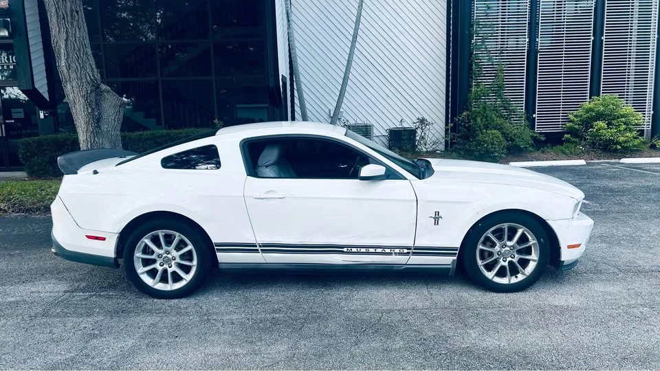 2010 Ford S197 Mustang - Image 4 of 12