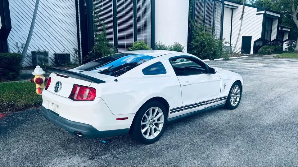2010 Ford S197 Mustang - Image 5 of 12