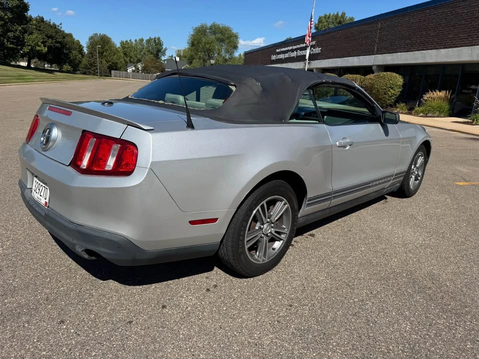 2010 Ford S197 Mustang - Image 12 of 18