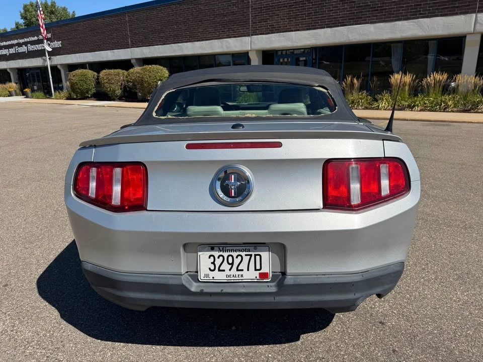 2010 Ford S197 Mustang - Image 13 of 18