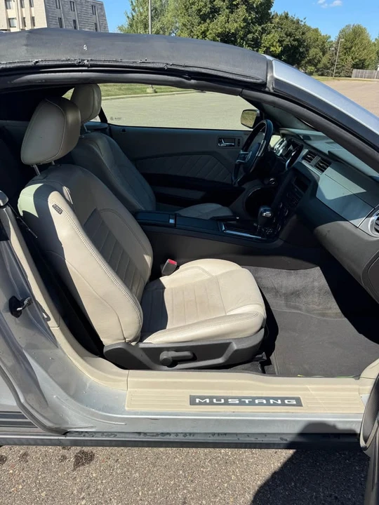 2010 Ford S197 Mustang - Image 14 of 18
