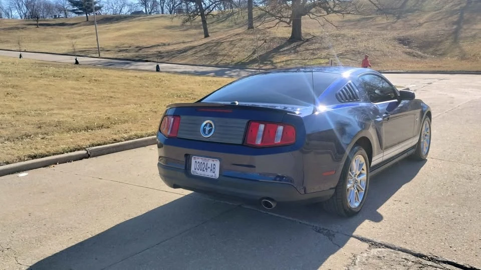 2010 Ford S197 Mustang - Image 9 of 16
