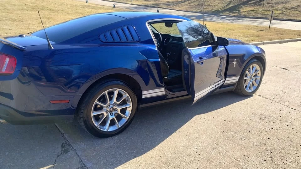 2010 Ford S197 Mustang - Image 11 of 16
