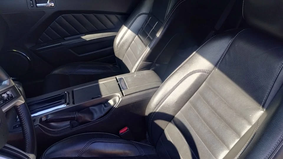 2010 Ford S197 Mustang - Image 13 of 16
